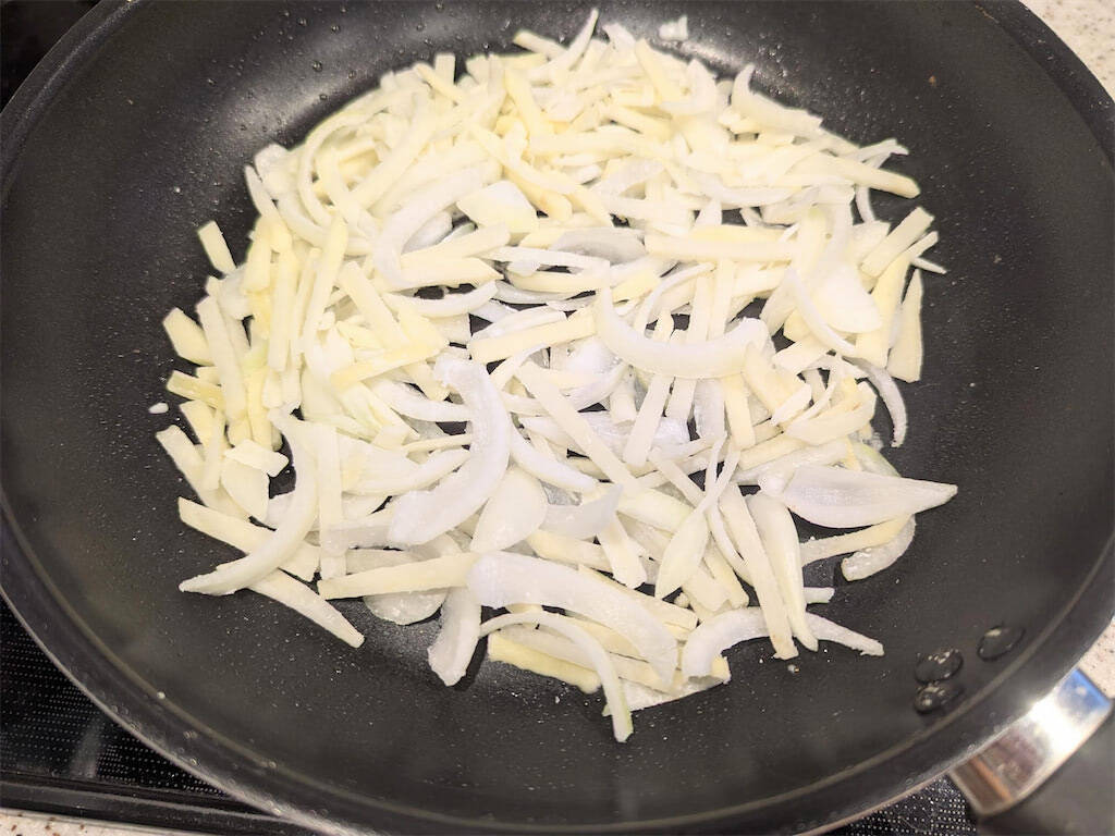 【玉ねぎ×じゃがいも】でシャキホク食感♡な「爆速チーズ焼き」作ろう！旨さの秘訣は…材料の黄金比【農家直伝】