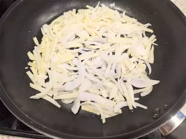 「【玉ねぎ×じゃがいも】でシャキホク食感♡な「爆速チーズ焼き」作ろう！旨さの秘訣は…材料の黄金比【農家直伝】」の画像