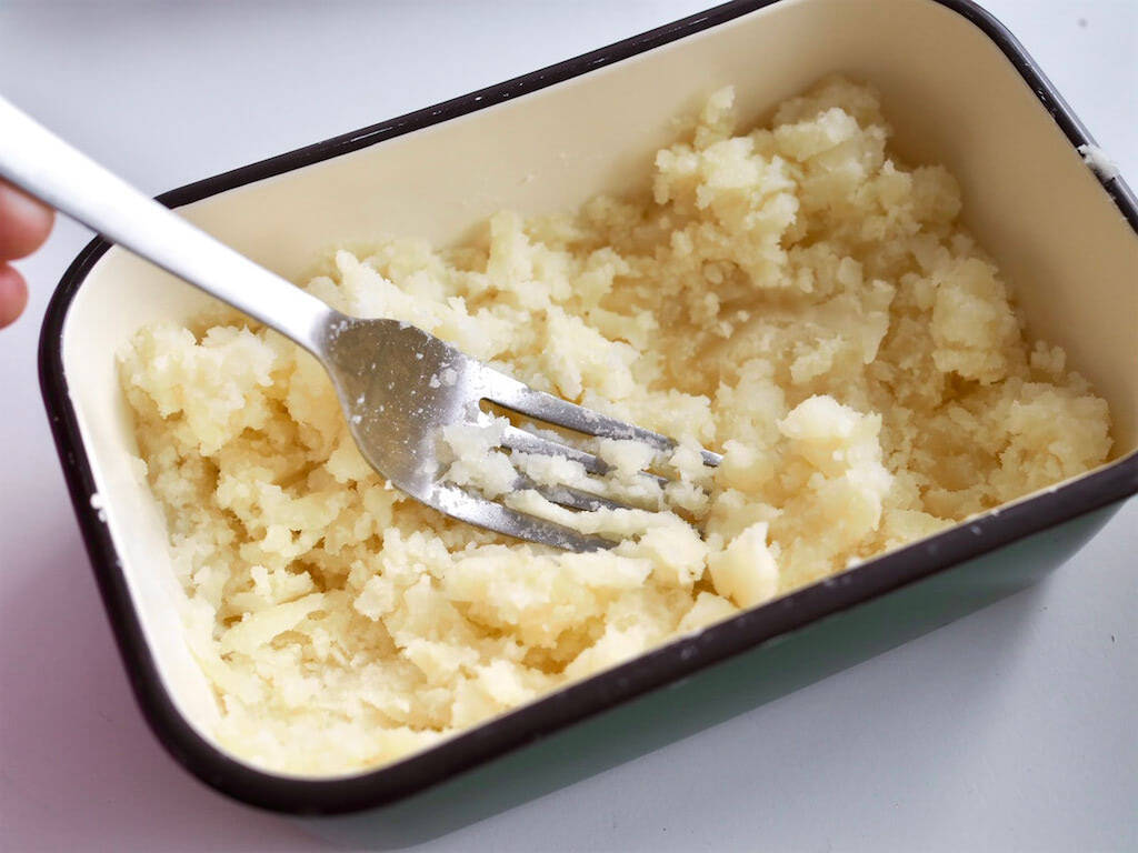 【節約じゃがいもレシピ】薄皮もちもち食感がうんまい♡「平焼きポテトおやき」作ろう！