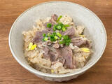 「【炊飯器レシピ】牛肉をもみ込んで作る「牛肉タレ」をお米に吸わせて！「牛肉の炊き込みご飯」作ってみた」の画像1