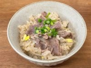 【炊飯器レシピ】牛肉をもみ込んで作る「牛肉タレ」をお米に吸わせて！「牛肉の炊き込みご飯」作ってみた