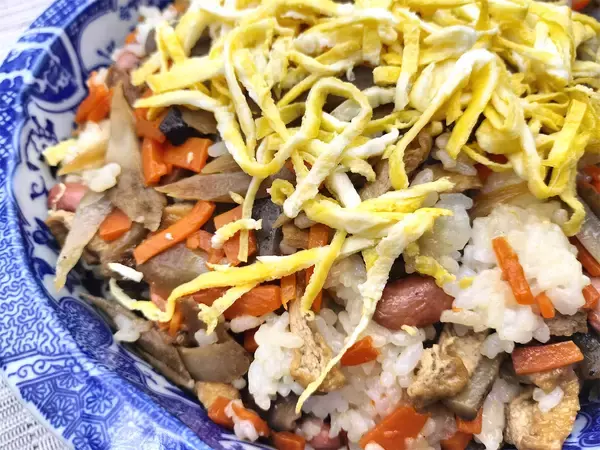 「【絶品！郷土メシ】徳島県の郷土料理「かきまぜ」作ってみた！酢飯のゆずの香り鮮烈♪そこに金時豆の甘みが…」の画像