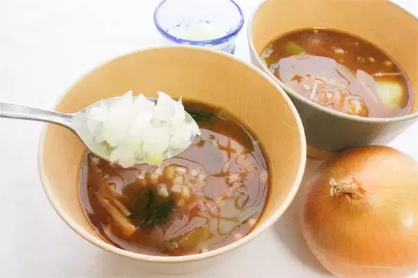 【野菜不足はみそ汁で解消！】野菜2種とえのきで「栄養みそ汁」作ってみた！玉ねぎは生のままトッピングが吉♪