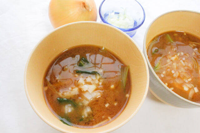 【野菜不足はみそ汁で解消！】野菜2種とえのきで「栄養みそ汁」作ってみた！玉ねぎは生のままトッピングが吉♪