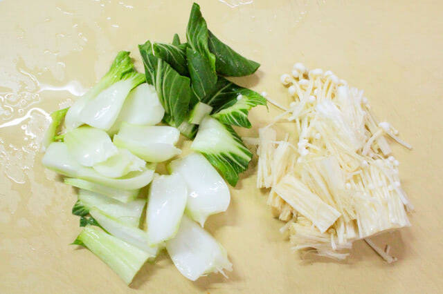 【野菜不足はみそ汁で解消！】野菜2種とえのきで「栄養みそ汁」作ってみた！玉ねぎは生のままトッピングが吉♪