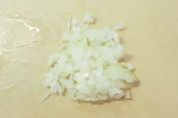 「【野菜不足はみそ汁で解消！】野菜2種とえのきで「栄養みそ汁」作ってみた！玉ねぎは生のままトッピングが吉♪」の画像