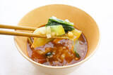 「【野菜不足はみそ汁で解消！】野菜2種とえのきで「栄養みそ汁」作ってみた！玉ねぎは生のままトッピングが吉♪」の画像9