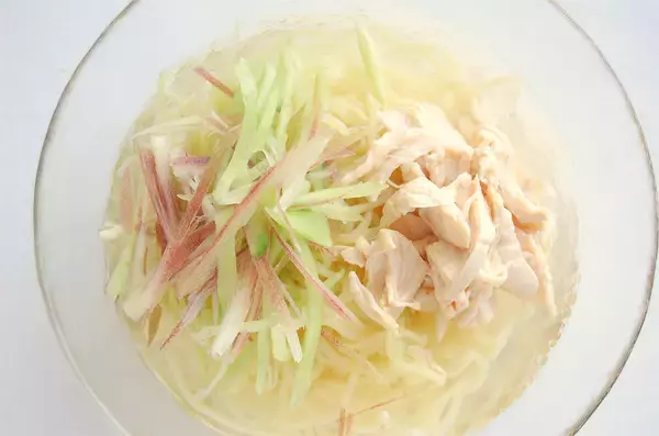 「【シェフ脇屋の凄味】甘酸っぱいスープにみょうがのコンビに昇天！「ささみとみょうがの涼麺」に挑戦♪」の画像