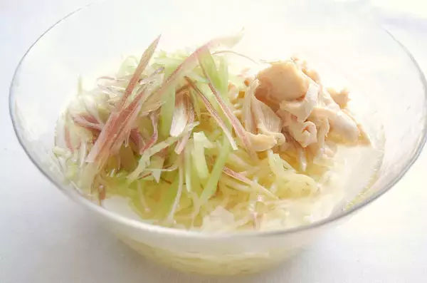 「【シェフ脇屋の凄味】甘酸っぱいスープにみょうがのコンビに昇天！「ささみとみょうがの涼麺」に挑戦♪」の画像