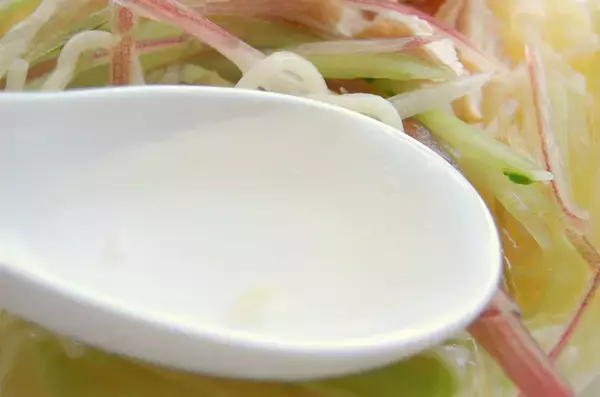 「【シェフ脇屋の凄味】甘酸っぱいスープにみょうがのコンビに昇天！「ささみとみょうがの涼麺」に挑戦♪」の画像