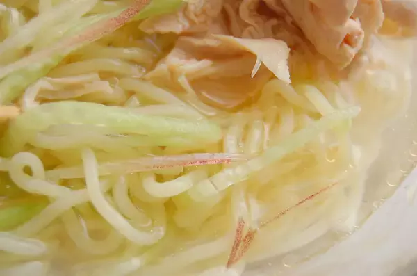 「【シェフ脇屋の凄味】甘酸っぱいスープにみょうがのコンビに昇天！「ささみとみょうがの涼麺」に挑戦♪」の画像