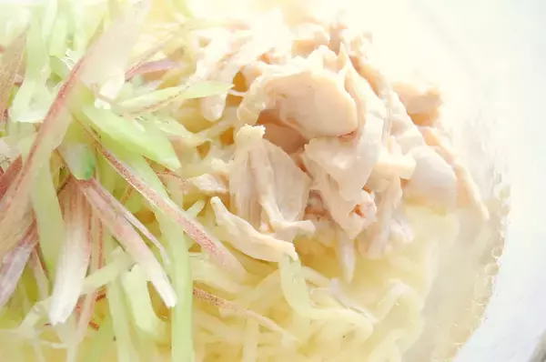 「【シェフ脇屋の凄味】甘酸っぱいスープにみょうがのコンビに昇天！「ささみとみょうがの涼麺」に挑戦♪」の画像