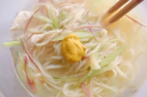 「【シェフ脇屋の凄味】甘酸っぱいスープにみょうがのコンビに昇天！「ささみとみょうがの涼麺」に挑戦♪」の画像