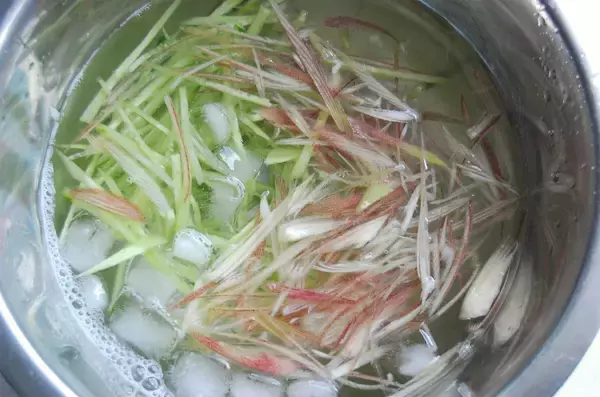 「【シェフ脇屋の凄味】甘酸っぱいスープにみょうがのコンビに昇天！「ささみとみょうがの涼麺」に挑戦♪」の画像