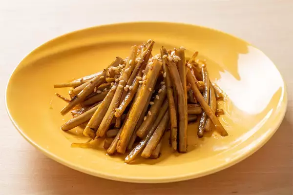 「【青髪のテツ】「ごぼうの皮を剥くなんてもったいな！旨味は皮よ♡」あるモノでソフト洗いが正解!?」の画像