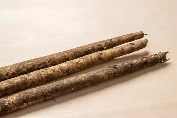 「【青髪のテツ】「ごぼうの皮を剥くなんてもったいな！旨味は皮よ♡」あるモノでソフト洗いが正解!?」の画像