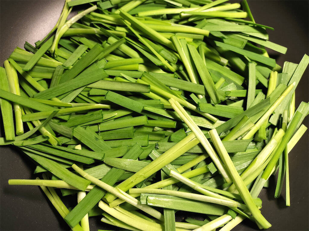 【リュウジの“これだけ”レシピ】「ニラ」だけで「究極の野菜炒め」作ろう！シャキシャキ美味い！