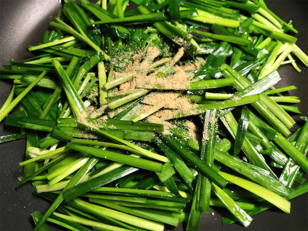 【リュウジの“これだけ”レシピ】「ニラ」だけで「究極の野菜炒め」作ろう！シャキシャキ美味い！