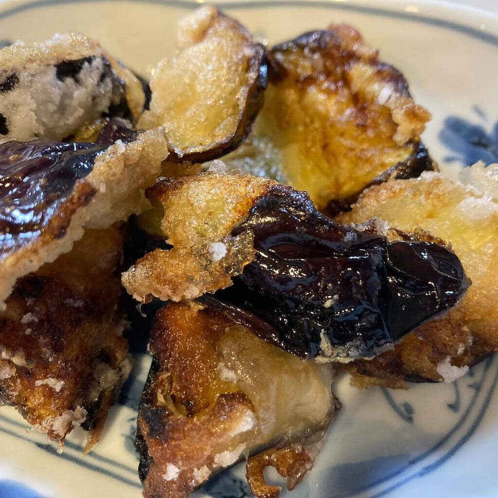 【意外と新しいなすレシピ】天ぷら…じゃなく「なすの唐揚げ」作ってみた！サクじゅわ大満足♪【Ayumiの漫画】