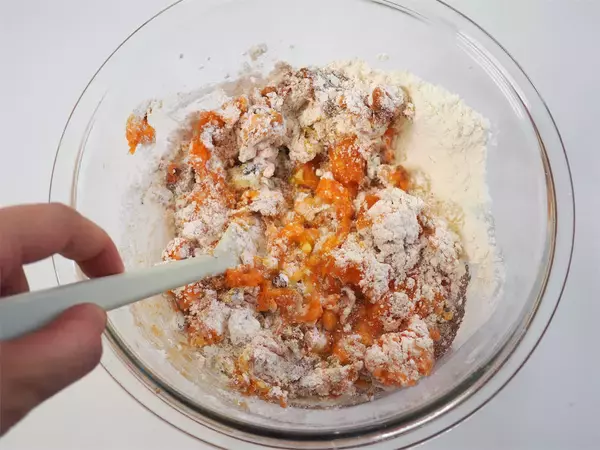 「【ヘルシーにキャロ活】無糖ヨーグルトのフロスティングで「キャロケ」作ってみた！スパイス香る本格生地♪」の画像