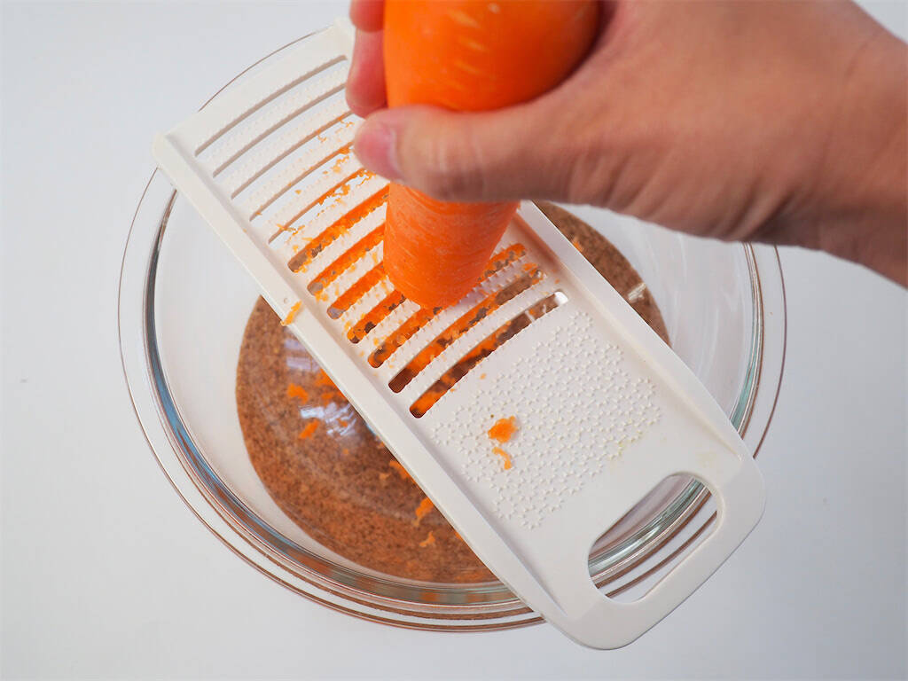 【ヘルシーにキャロ活】無糖ヨーグルトのフロスティングで「キャロケ」作ってみた！スパイス香る本格生地♪