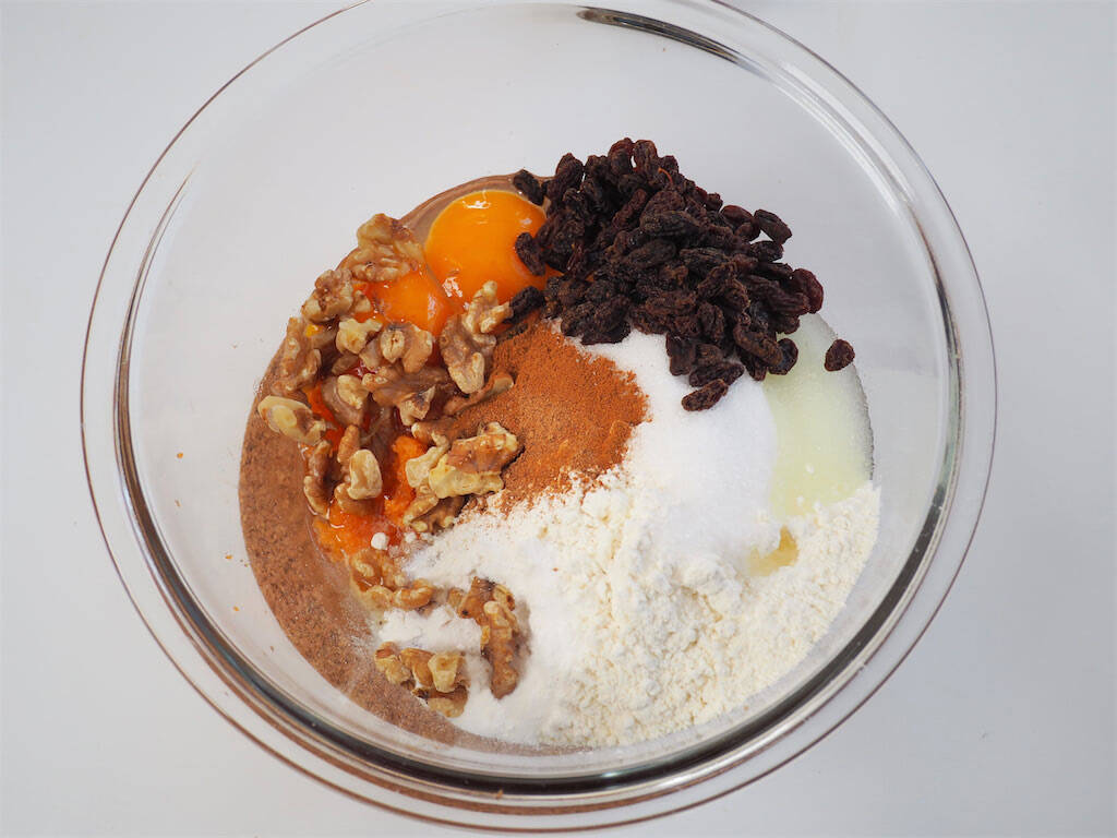 【ヘルシーにキャロ活】無糖ヨーグルトのフロスティングで「キャロケ」作ってみた！スパイス香る本格生地♪