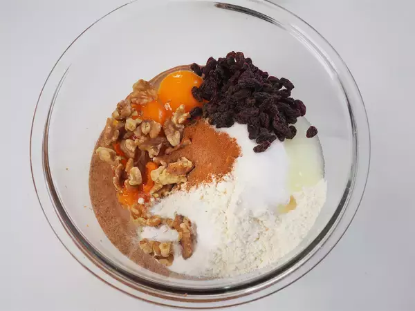 「【ヘルシーにキャロ活】無糖ヨーグルトのフロスティングで「キャロケ」作ってみた！スパイス香る本格生地♪」の画像