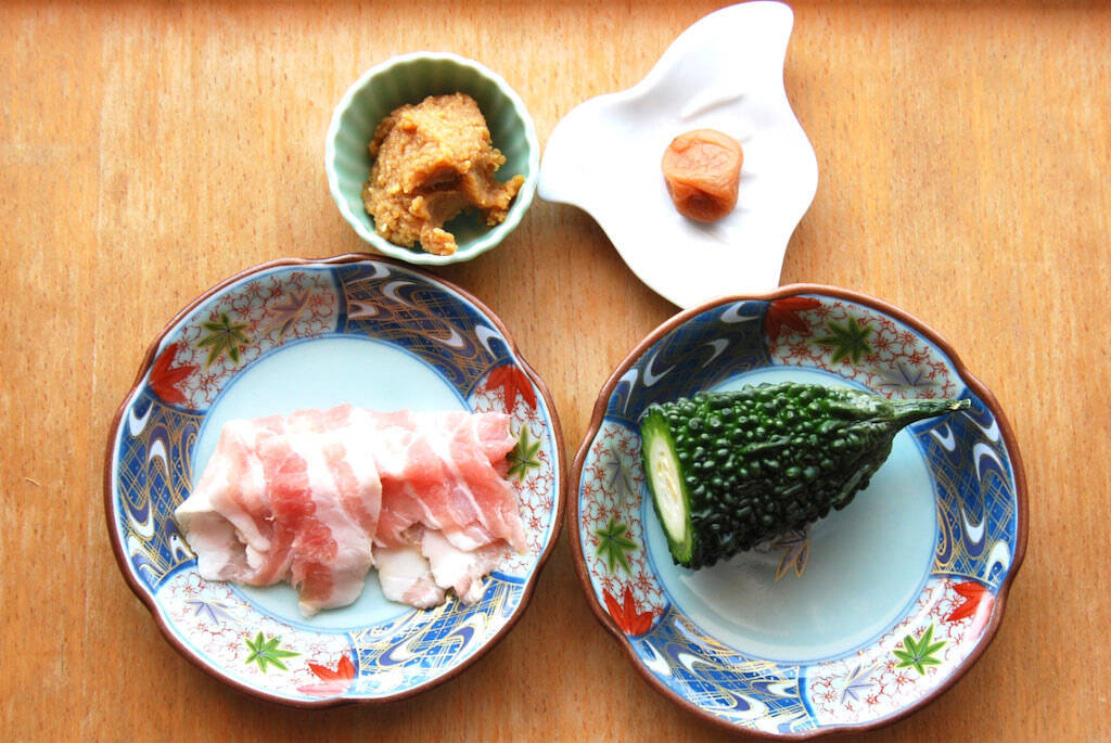 【みそ汁にゴーヤーはアリ？】これがアリ寄りのアリ！豚肉＆梅干し入りで最強スタミナフードに♪冷やしもアリよ