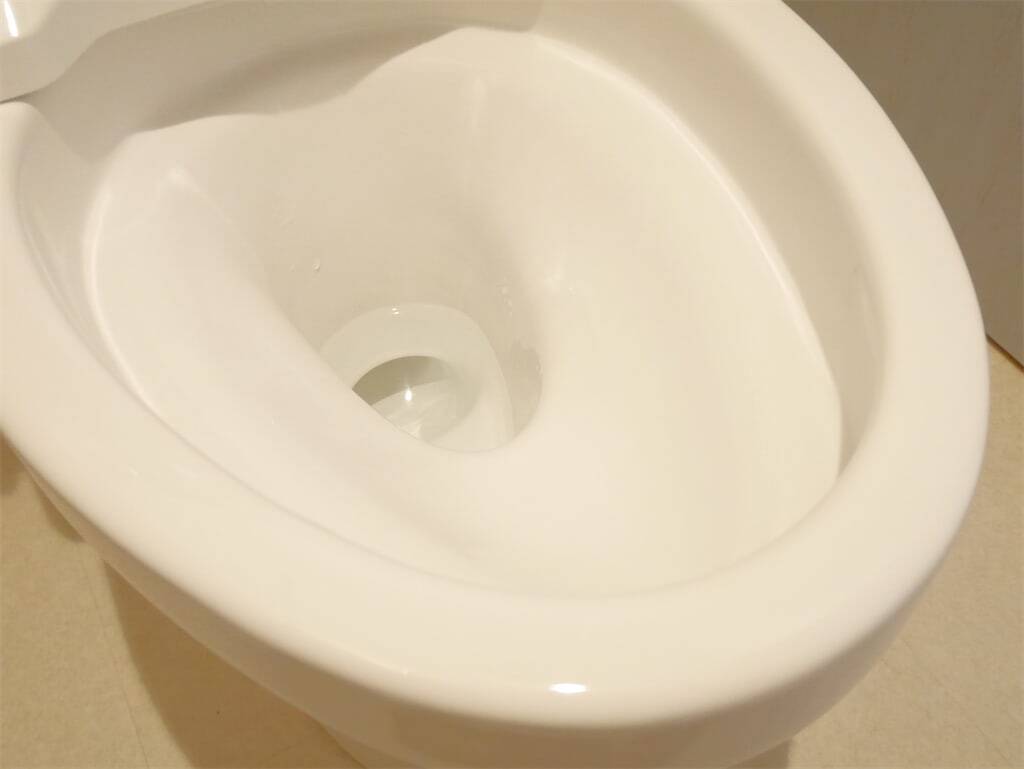 【掃除の裏ワザ】たった2アイテムでトイレ掃除が劇的ラクに！掃除道具も手間も不要でピッカピカに♡