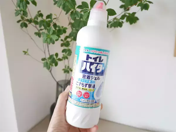 「【掃除の裏ワザ】たった2アイテムでトイレ掃除が劇的ラクに！掃除道具も手間も不要でピッカピカに♡」の画像