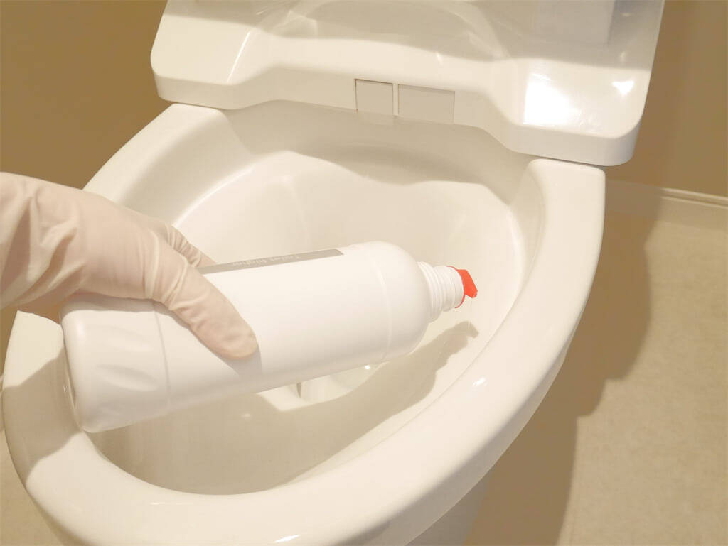 【掃除の裏ワザ】たった2アイテムでトイレ掃除が劇的ラクに！掃除道具も手間も不要でピッカピカに♡