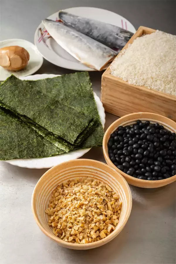 「【田園日記～農と人の物語～ Vol.33】海の幸と山の恵みをたっぷり詰めた「くるみ入り押しずし」」の画像