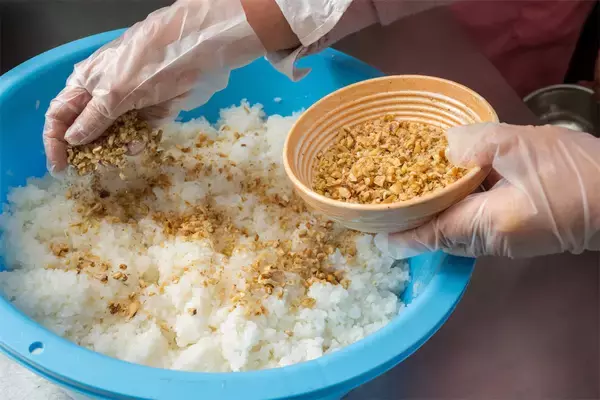 「【田園日記～農と人の物語～ Vol.33】海の幸と山の恵みをたっぷり詰めた「くるみ入り押しずし」」の画像