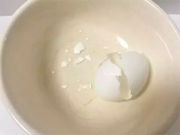 「【料理の裏ワザ】鬼嫁・北斗晶さんの“ゆで卵をキレイに剥く方法”試してみた！「え、ティースプーンで⁉」」の画像