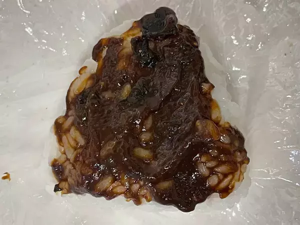 「【インスタントみそ汁の裏ワザ】具材も旨味も塩味もあるから…「みそ焼きおにぎり」にしてみた！」の画像