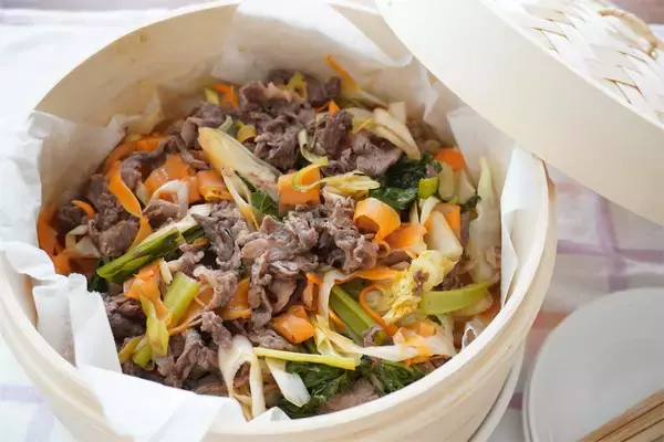 「「せいろ蒸し」デビューはコレで決まり！甘辛ダレの「牛肉のチャプチェ風」作ってみた！野菜甘っ♡【農家直伝】」の画像