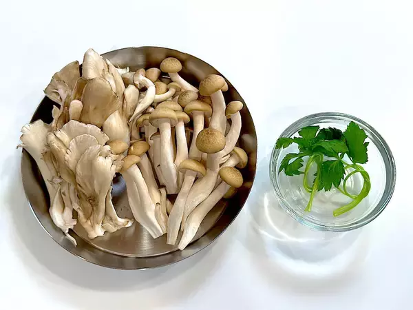 「【切り餅消費】油で揚げて「揚げ餅あんかけ」作ろう！カリ、もち、トロ～ンな食感3変化♡きのこ出汁も染みる～」の画像