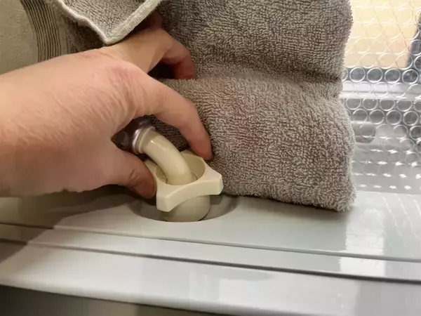 「【洗濯機の超裏ワザ】「洗濯時間かかり過ぎ…」なら〇〇を掃除してみて！洗濯が“爆速”で終わります！」の画像