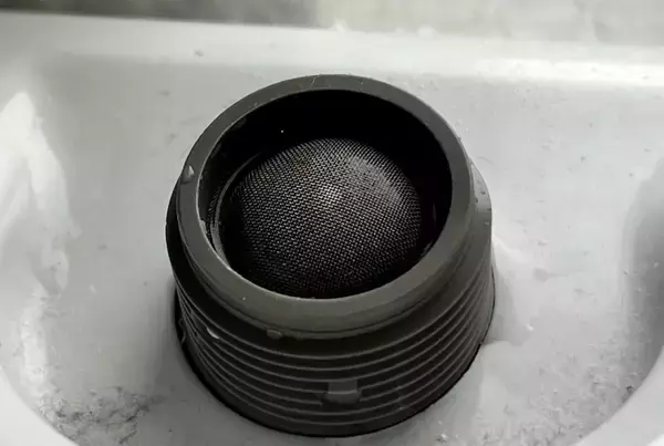 「【洗濯機の超裏ワザ】「洗濯時間かかり過ぎ…」なら〇〇を掃除してみて！洗濯が“爆速”で終わります！」の画像