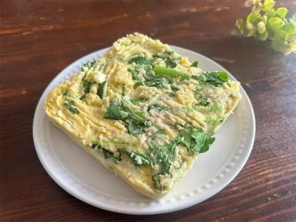 「【おからパウダーが主食に!?】しっとり滋味深〜い「おかずパンケーキ」作ってみた！慌ただしい朝、レンチンで◎」の画像