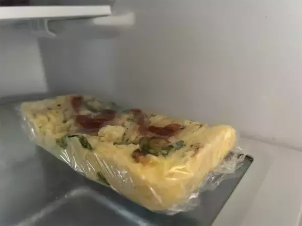 「【おからパウダーが主食に!?】しっとり滋味深〜い「おかずパンケーキ」作ってみた！慌ただしい朝、レンチンで◎」の画像