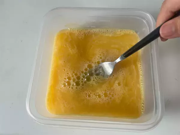 「【おからパウダーが主食に!?】しっとり滋味深〜い「おかずパンケーキ」作ってみた！慌ただしい朝、レンチンで◎」の画像