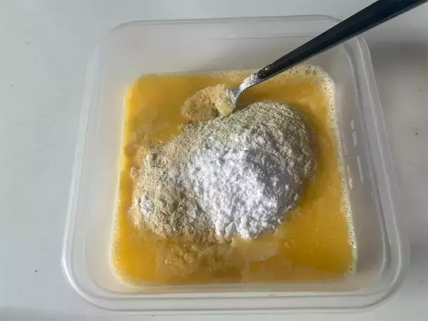 「【おからパウダーが主食に!?】しっとり滋味深〜い「おかずパンケーキ」作ってみた！慌ただしい朝、レンチンで◎」の画像