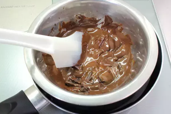 「【シェフ三國のスイーツ】生クリの代わりに焼き芋!?みかんと合わせて「チョコのテリーヌ“ジャポニゼ”」作ろう」の画像