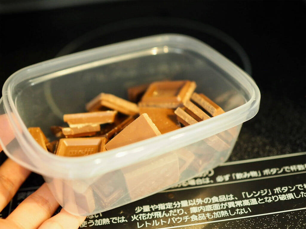 市販のはもう買えない！【材料2つとタッパーだけ】混ぜてレンチンの「ガトーショコラ」作ろう！