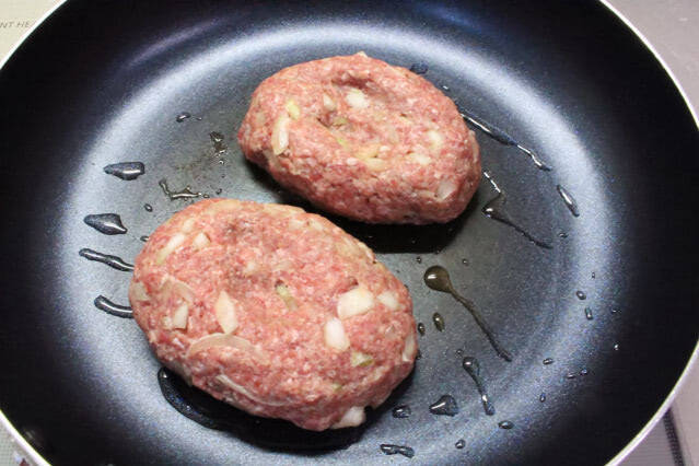 【大根大量消費バーグ】おろしまみれの「煮込みハンバーグ」作ってみた！出汁と肉汁ダブルでジューシー♡