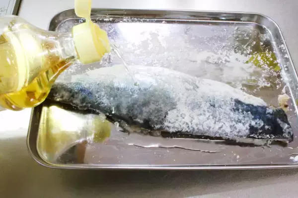 「【安全に手作りできる！】刺身用のサバで「しめサバ」作ってみた！なめらかで芳醇な味わい♡【料理家直伝】」の画像