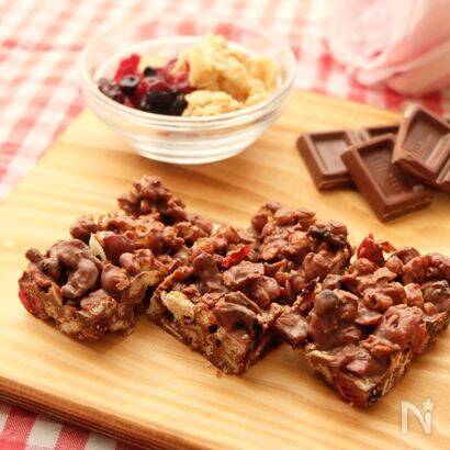 【疲労回復するバレンタインチョコ!?】カカオとベリーで体ととのう「チョコバー」作ってみた！ザクザク食感♡