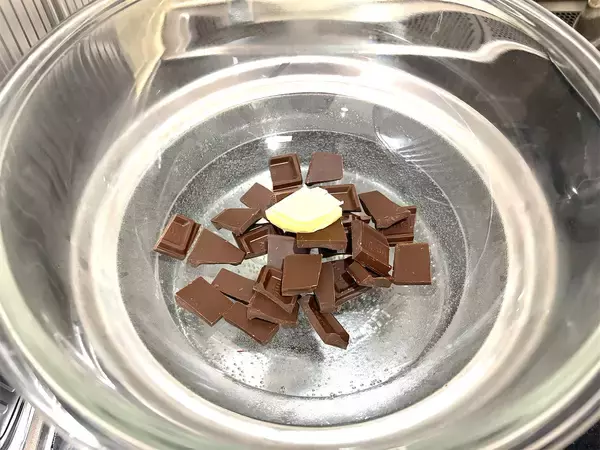 「【疲労回復するバレンタインチョコ!?】カカオとベリーで体ととのう「チョコバー」作ってみた！ザクザク食感♡」の画像