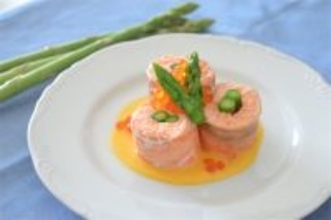 【春のサーモン】パサつき知らずの裏技は「蒸す」！農家直伝「鮭のアスパラ巻き」で春を堪能してみた♪